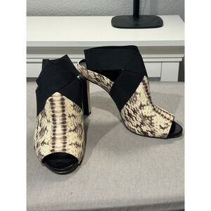 Women's Michael Kors Snake Print Peep Toe Ankle Strap Heels 9 Cream Black
